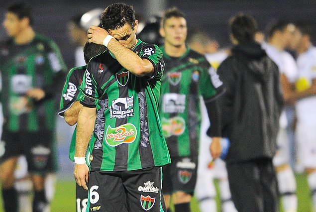 "Estamos para competir de igual a igual", dijo Bruno Piano que lamentándose dejó la cancha.