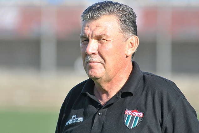 El Dr. Raúl Moller, al frente de El Tanque Sisley, lleva 15 partidos seguidos sin perder ante un "chico".