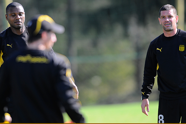Marcelo Zalayeta y Antonio Pacheco entrenando con el Prof. Mauricio Marchetti.