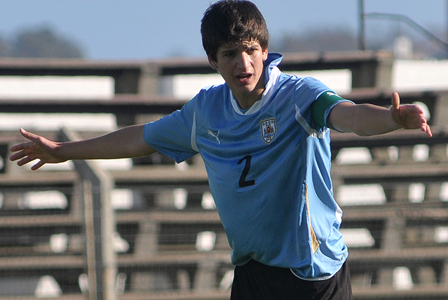 Fabrizio Buschiazzo, zaguero de la selección Sub 17 de Uruguay.