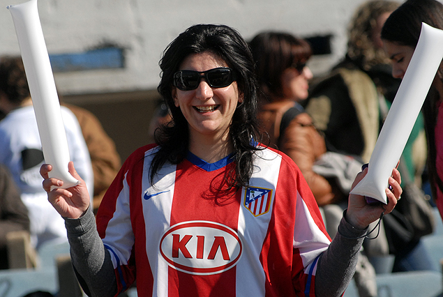 La única hincha del equipo español en la tribuna América.