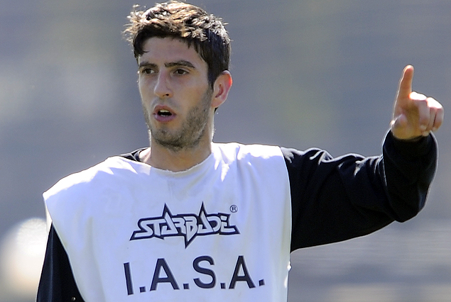 Adrián Argachá nuevamente en el lateral izquierdo buzón. 