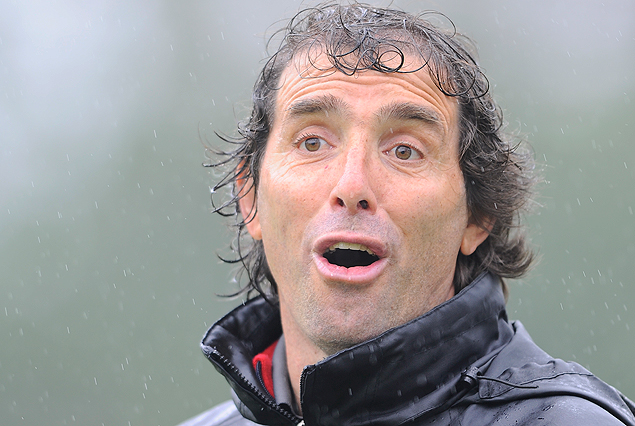 Guillermo Almada grita el gol final, el que cerró el partido a favor del darsenero. 