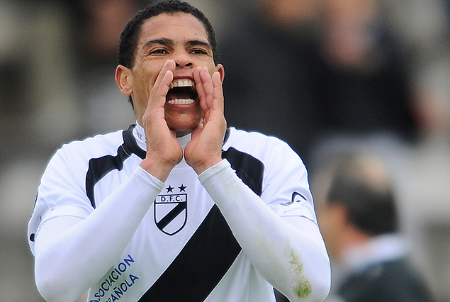 Jonathan Alvez en el festejo del primer gol danubiano.