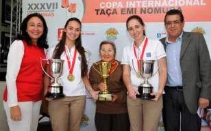 Las uruguayas en la premiación.