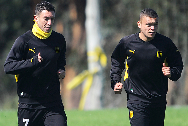 Joe Emerson Bizera y Jonathan Rodríguez trabajando en el Complejo de Alto Rendimiento en Solymar. 