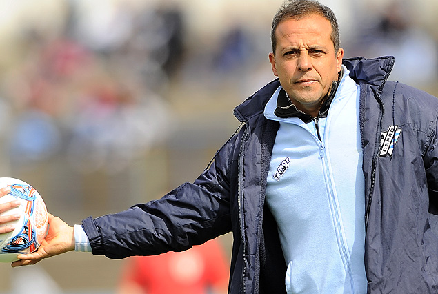 Danilo Baltierra, entrenador de Cerro, expuesto a la decisión de la directiva.