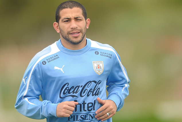 Walter Gargano, picó en punta en el mediocampo celeste.