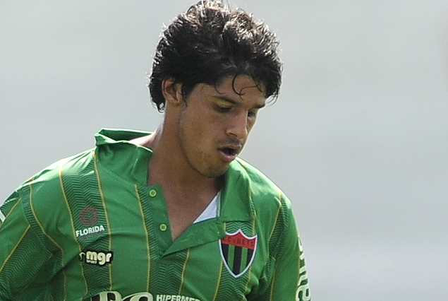 Gastón Martínez terminó sentido con dolor muscular. 