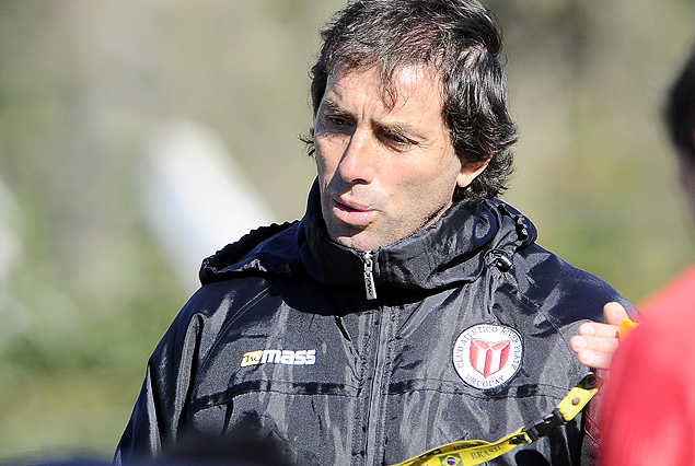 Guillermo Almada, técnico de River Plate, esperará hasta último momento para definir el equipo.