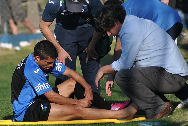 Miguel Puglia fue asistido el sábado cuando temieron la lesión ósea que luego se descartó. 