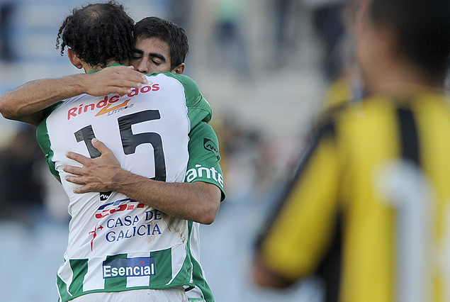 El festejo de los jugadores de Racing en el último triunfo sobre Peñarol, 2:1 por el Torneo Clausura 2013.
