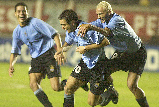 El gol del "Chino" AlvaroRecoba, el 4 de setiembre del 2001, en la última victoria de Uruguay ante Perú por Eliminatorias en Lima.