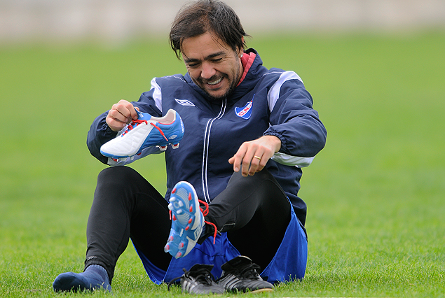 Alvaro Recoba, con corte de pelo y zapatos nuevos, trabajó junto al resto del plantel,  lo que pone al volante con chance de estar a la orden. 