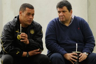 Darío Rodríguez y el Dr. Jorbe Barrera a puro mate en Los Aromos.
