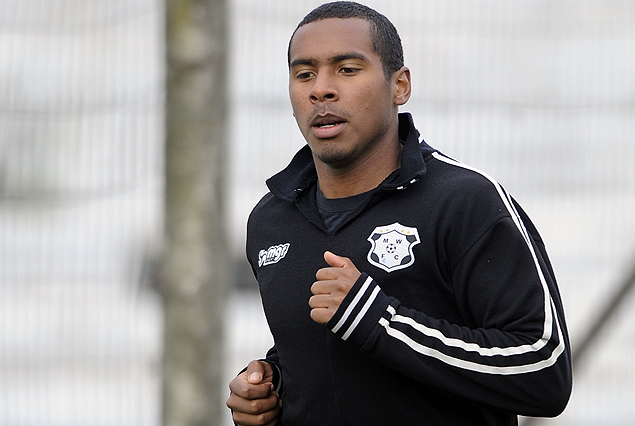 Santiago Martínez en el entrenamiento "bohemio" rumbo a Peñarol.