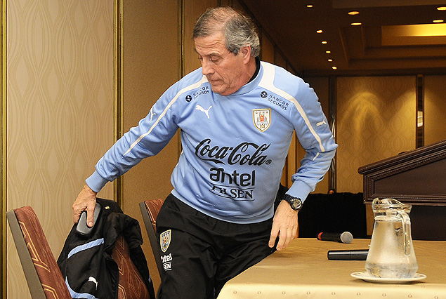 “Es hora de que se terminen los conceptos y los adjetivos”, dijo Oscar Tabárez en conferencia. 