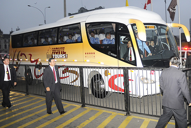 El ómnibus de la empresa “Móvil Tours”, que transporta a la selección uruguaya.