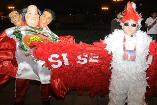 No faltan los disfraces en la batucada limeña.