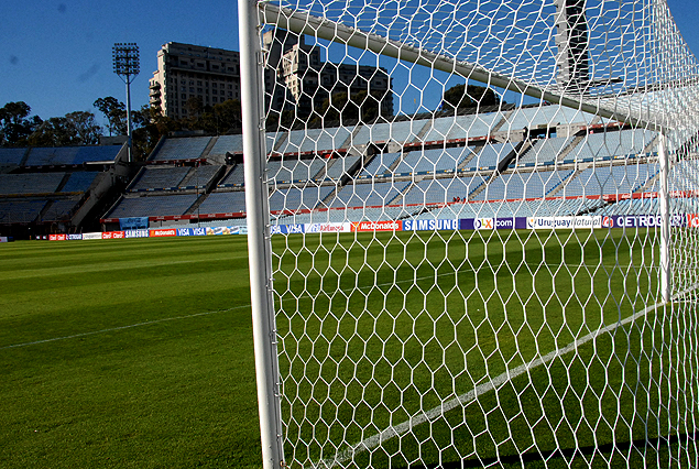 Las nueve redes que ya aparecen colgadas en los arcos del Centenario.