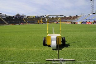 Esta mañana en el Atahualpa, marcando las rayas del campo.