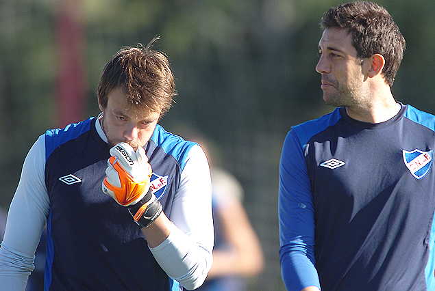 Leonardo Burián estuvo en el arco de los titulares, pero Jorge Bava será quien ataje frente a Wanderers. 