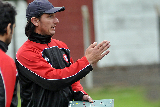 Gonzalo De los Santos define el viernes el equipo, mientras espera a los Pandiani. 