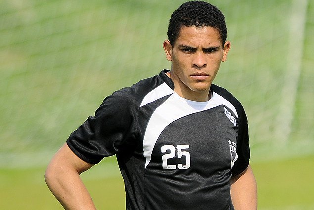 Jonathan Alvez en el ataque de Danubio.