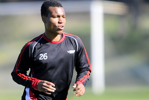 Tras la cláusula que le impidió jugar frente a Defensor Sp., retorna el colombiano Jordan Mosquera para atacarle a River Plate.