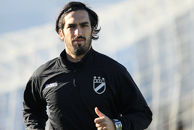 Sergio Leal en carrera de punta para reaparecer desde el banco de suplentes. 