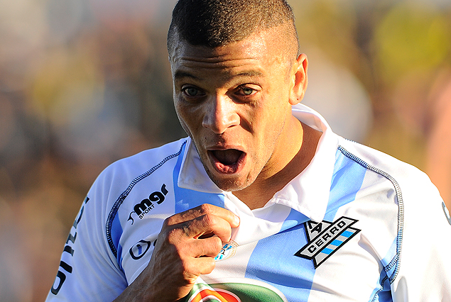 Daniel Leites dejó a todos con la boca abierta en el centro del gol que marcó la diferencia. 