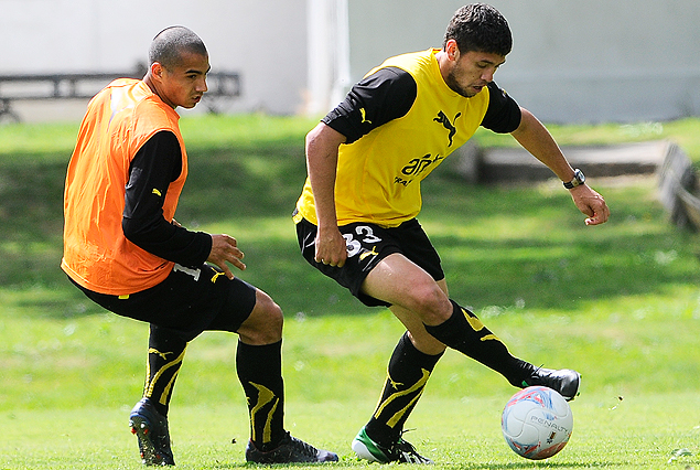 Gabriel Leyes al ataque en el fútbol de primera y tercera división. 