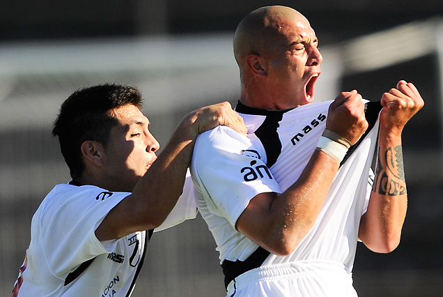 "Los números no mienten", afirmó Pablo Lima que grita el gol, "Nacho" González se une en el festejo.