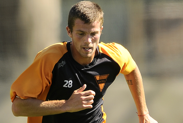 Maximiliano Pereiro, apenas si pudo cambiarse el jueves. Difícil llegue al juego del domingo con El Tanque Sisley en Florida.