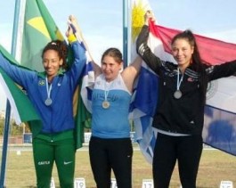 María Mello festeja el oro.