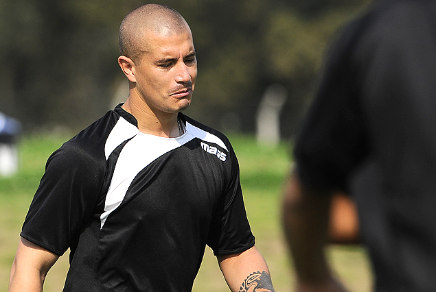 Pablo Lima abandonó la práctica por un pelotazo en la cara. 