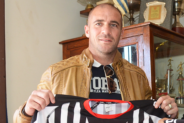 Llegó el transfer de Walter Pandiani, con la novedad que debe cumplir un partido de sanción. No debuta ante Peñarol.