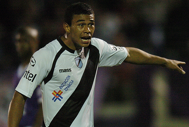 Sebastián Píriz y el festejo del gol para la única victoria de Danubio por el Apertura en el Franzini. Fue el 4 de noviembre, del 2011.