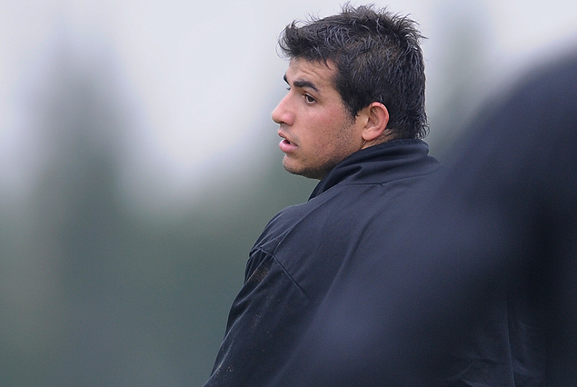 Líber Quiñónez recibió un golpe en una rodilla y es evaluado, pero se estima que llega. 