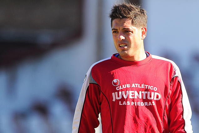 Alejandro Reyes en el lateral derecho de Juventud. 