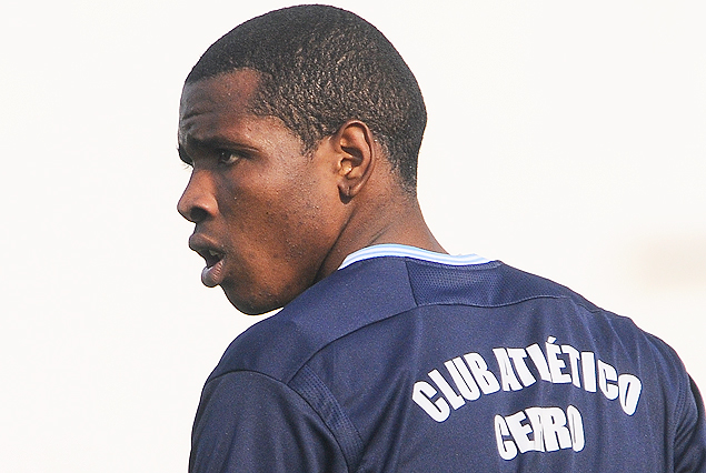 El delantero Hugo Silveira está con sobrecarga muscular. 