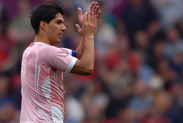Luis Suárez tremendo en el Liverpool con otros dos goles, llegando a 19 en la Premier.