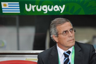 El entrenador Oscar Tabárez habría decidido no asistir al sorteo de los grupos de la Copa del Mundo. Uruguay tendría otra representación.