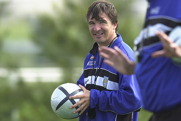 El profesor Valenzuala deja huella en Qatar. Lleva 100 partidos ganados, 36 empatados y 40 perdidos, en su estadística de tierra catarí.