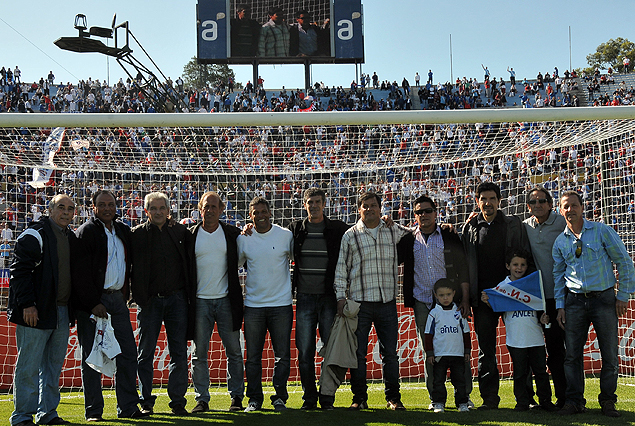 Los campeones de la Copa Libertadores de 1988 con la tribuna tricolor de fondo.