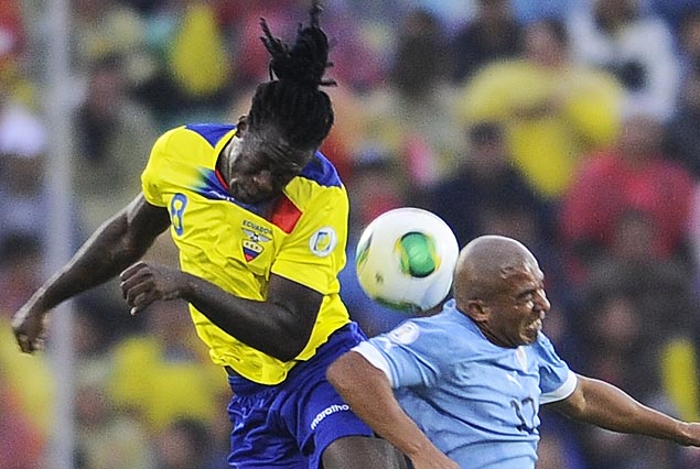 Felipe Caicedo le gana en el salto a Egidio Arévalo Ríos.