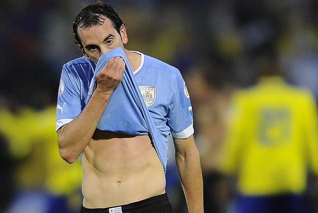 Diego Godín y el lamento final por la derrota.