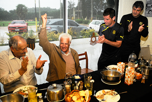 La emoción de Julio César Abbadie en Los Aromos, el viernes, junto a Néstor "Tito" Goncalvez, "Tony" Pacheco y Jorge "Tito" Goncalvez.
