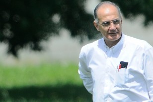 El Dr. Eduardo Belza, en la mañana del lunes en el complejo.