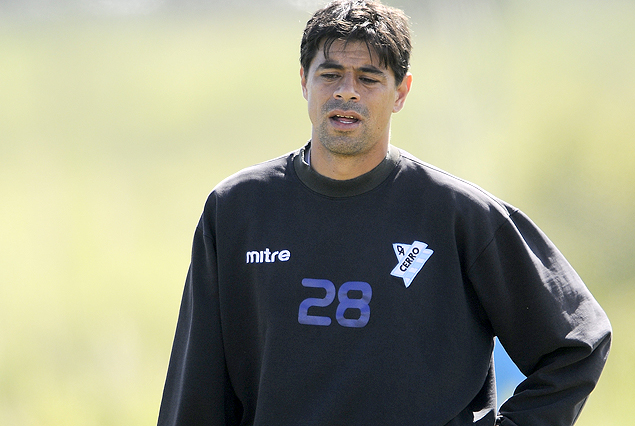 Carlos Grossmüller con chance de jugar desde el comienzo en Cerro. 